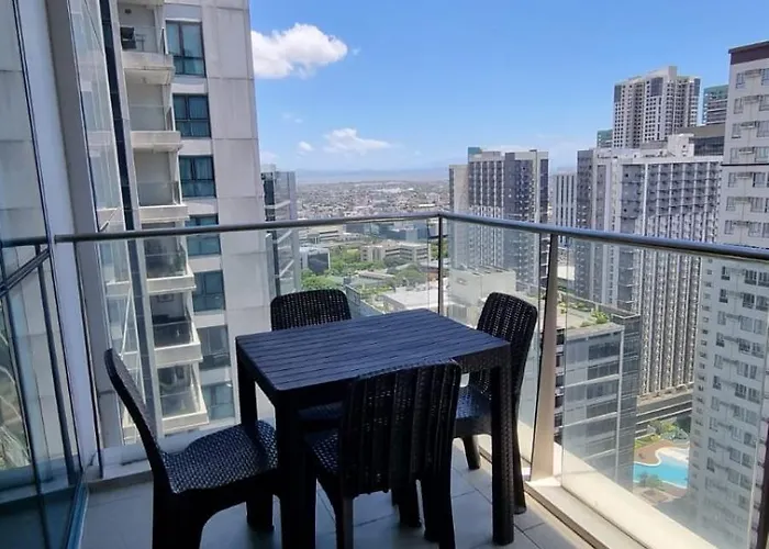 Apartment Contemporary 2br With Balcony In Bgc Center Uptown Manila