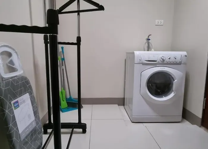Contemporary 2br With Balcony In Bgc Center Uptown Manila