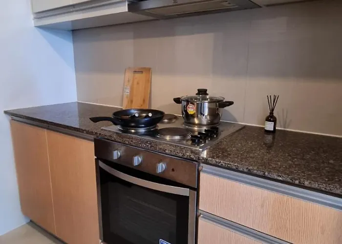Apartment Contemporary 2br With Balcony In Bgc Center Uptown