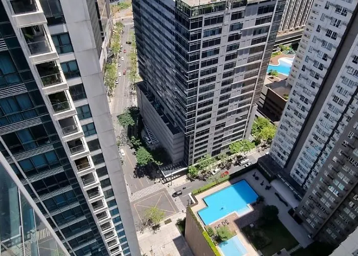 Contemporary 2br With Balcony In Bgc Center Uptown Apartment *
