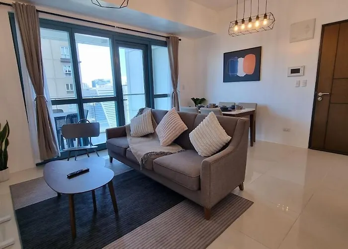 Contemporary 2br With Balcony In Bgc Center Uptown * Manila