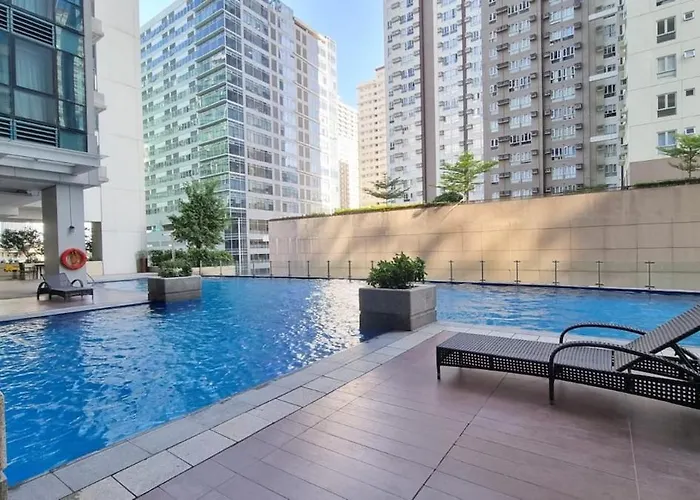 Contemporary 2br With Balcony In Bgc Center Uptown